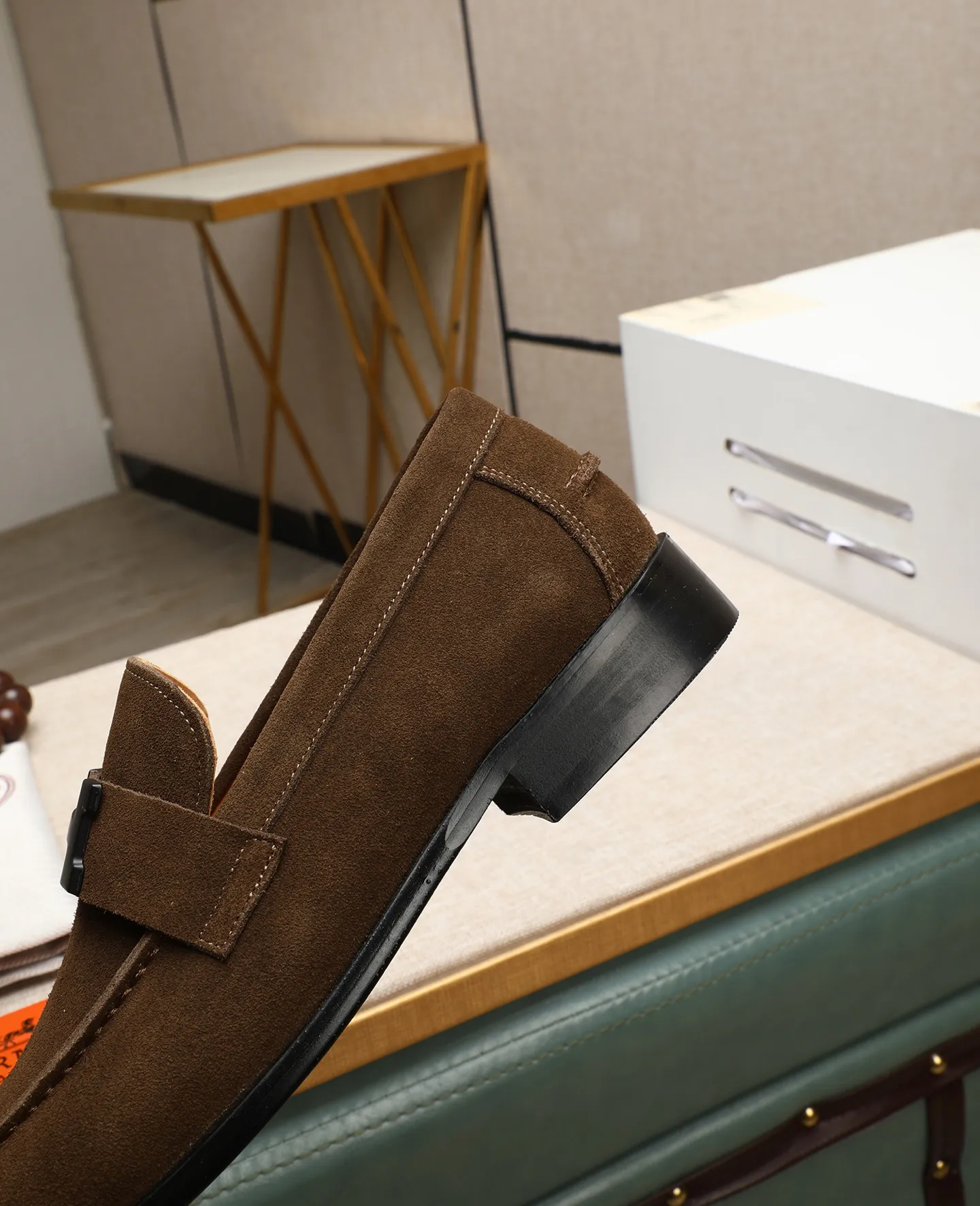 Men's shoes 💰620 Original quality Brand: Hermès Standard code: Men's code: 39.40.41.42.43.44 (38.45. Customized) Grade: Same style as the official website Original quality Material: Original cowhide Original breathable cowhide lining Original outsole Style category: Men's fashionable casual leather shoes Color: Actual picture